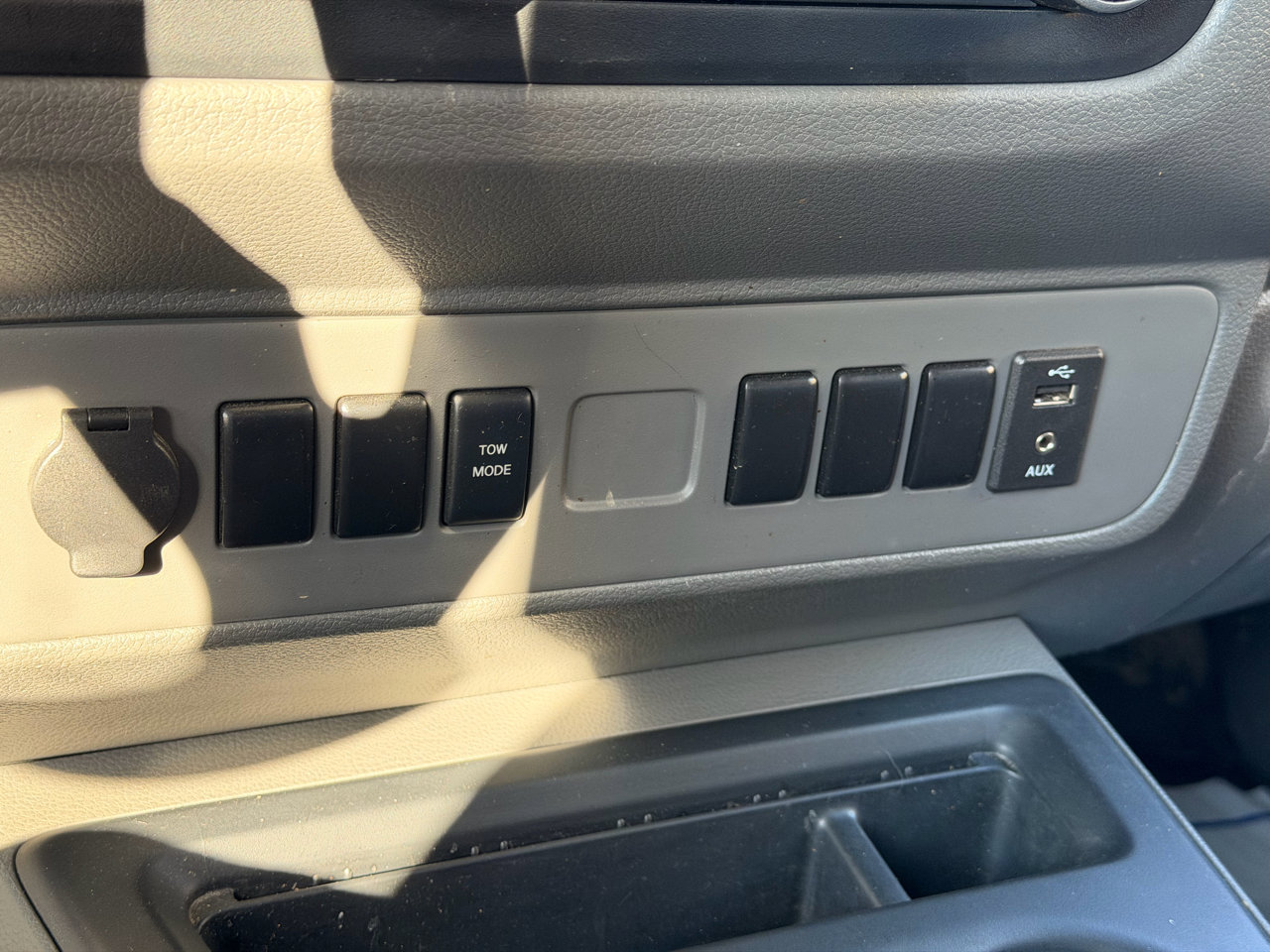 Used 2020 Nissan NV 3500 S image 25