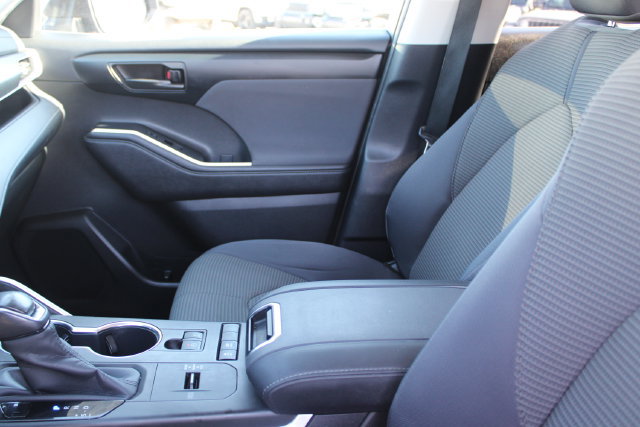 Used 2020 Toyota Highlander LE FWD image 31