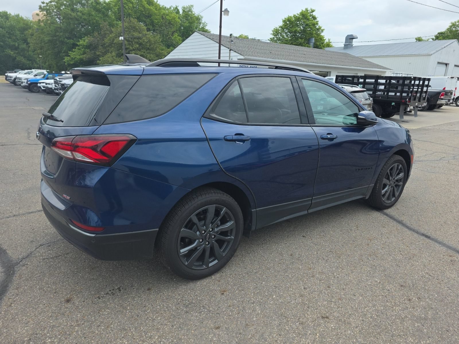 Used 2023 Chevrolet Equinox RS w/ RS Leather Package FWD image 5