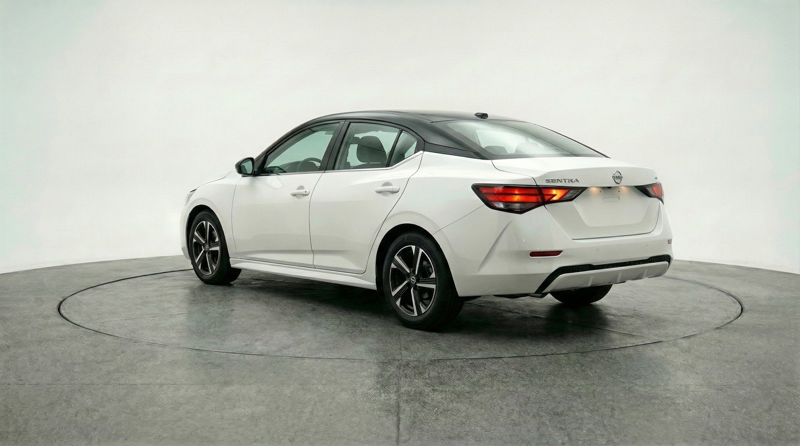 Used 2025 Nissan Sentra SV FWD image 6