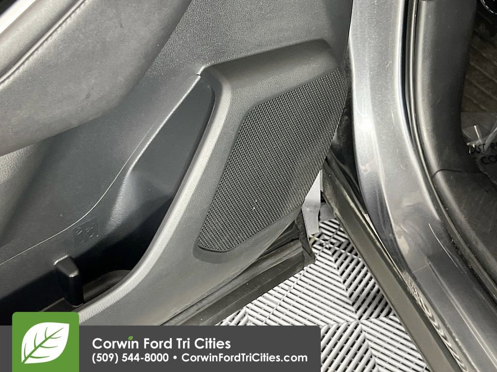 Used 2020 Toyota Highlander XLE AWD/4WD image 13