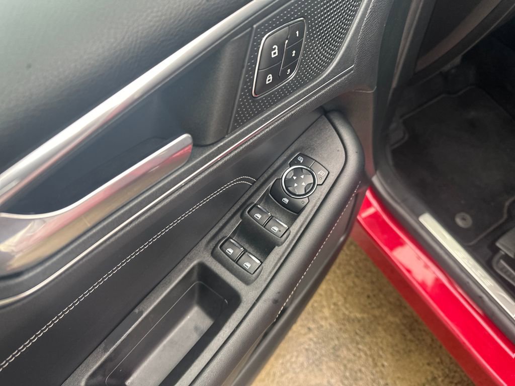 Used 2022 Ford Edge Titanium image 11