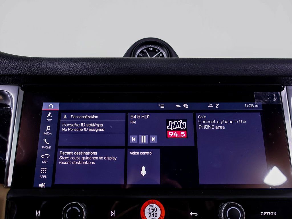 Certified 2025 Porsche Macan image 12