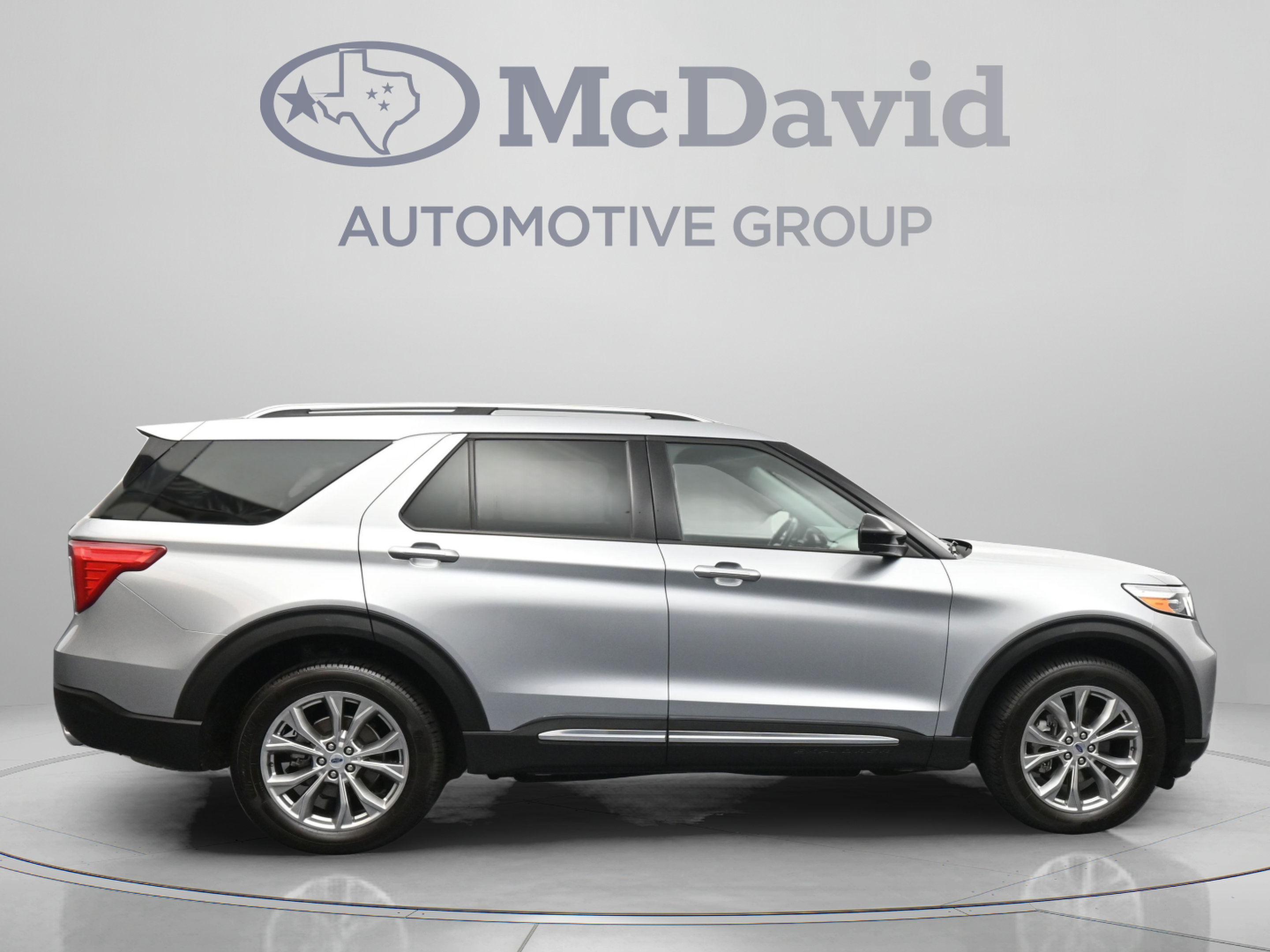 Used 2023 Ford Explorer Limited AWD/4WD image 9