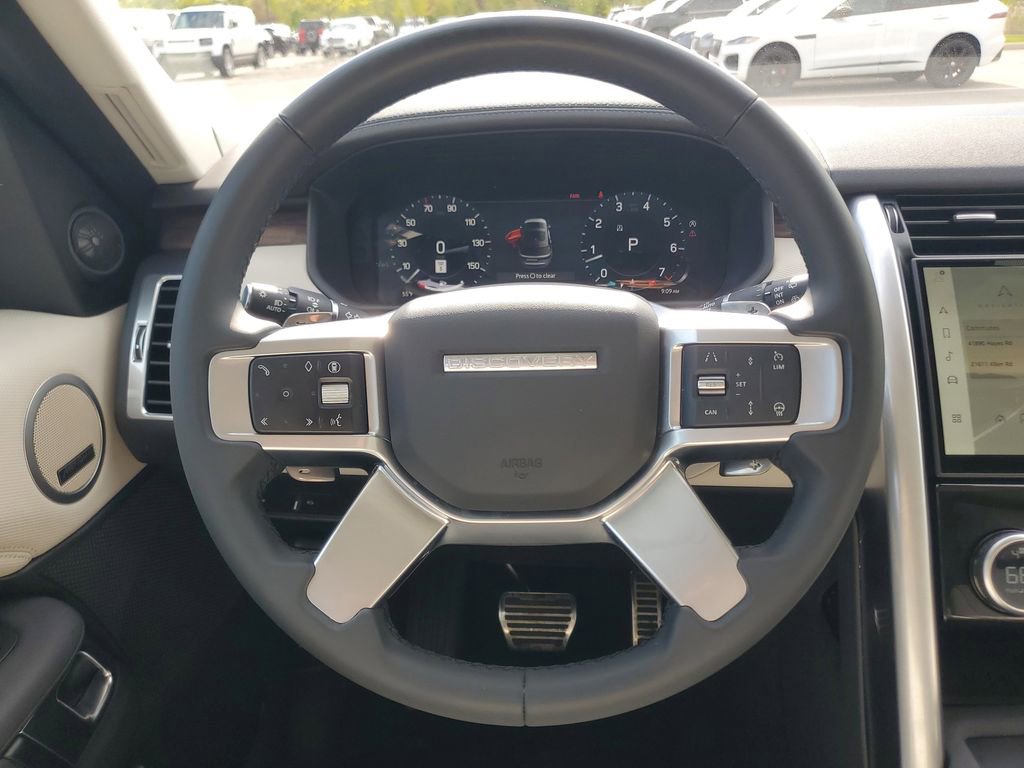 Used 2025 Land Rover Discovery Dynamic SE AWD/4WD image 30
