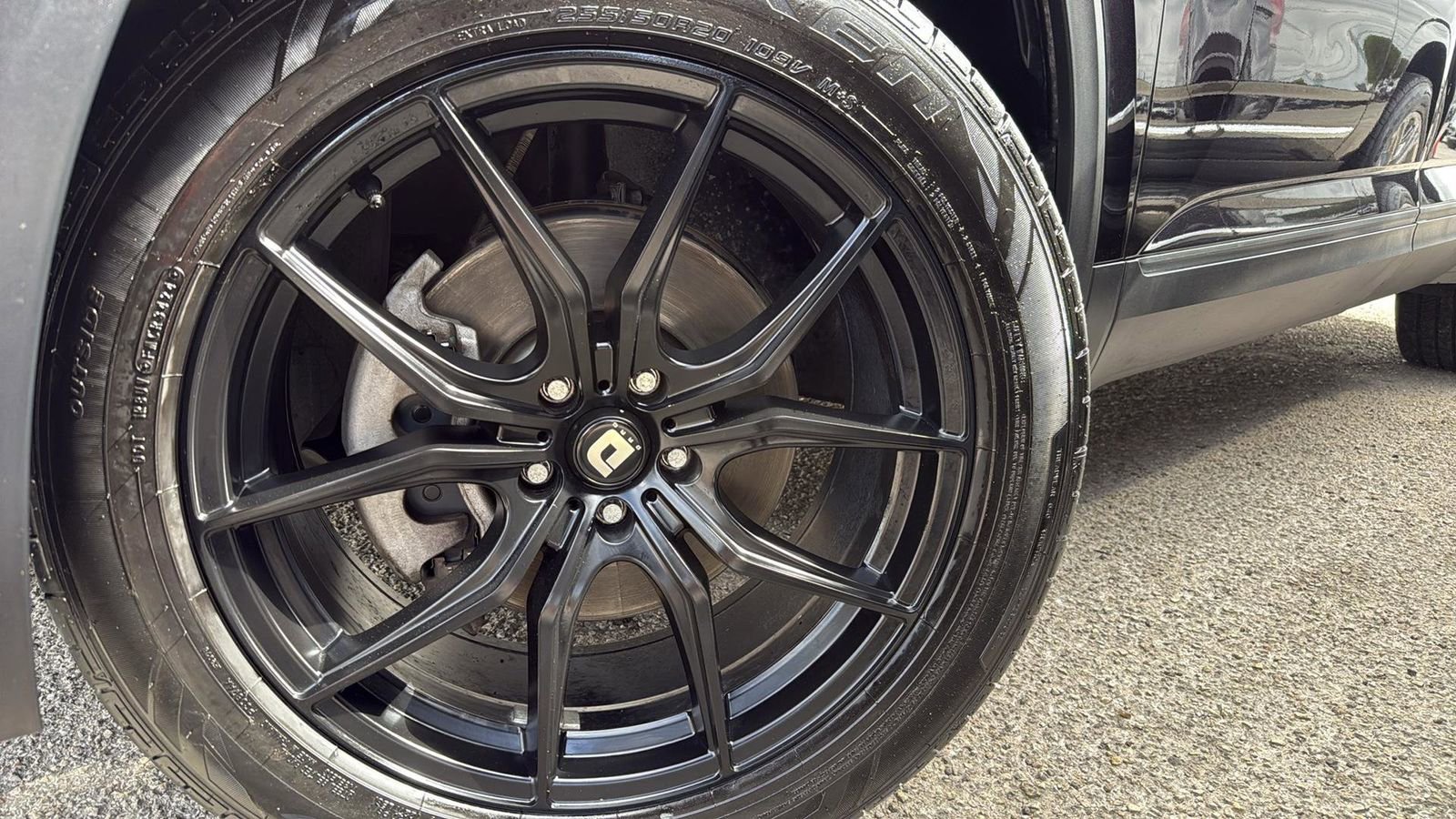 Used 2019 Volkswagen Atlas SE w/ Towing Package image 9