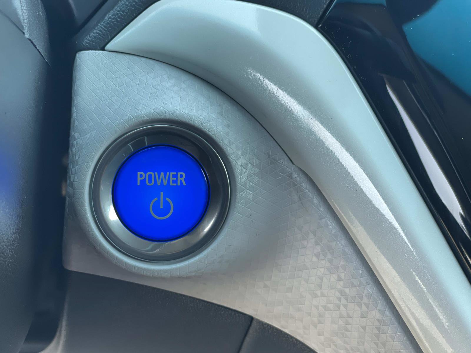 Used 2019 Chevrolet Bolt Premier w/ Infotainment Package image 17