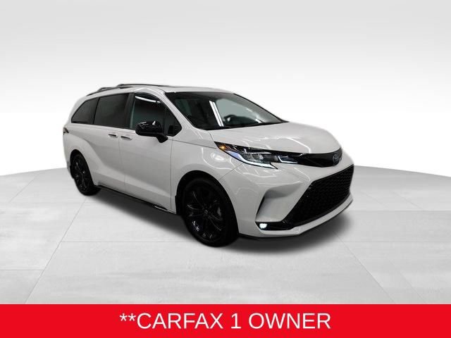 Used 2025 Toyota Sienna XSE image 12