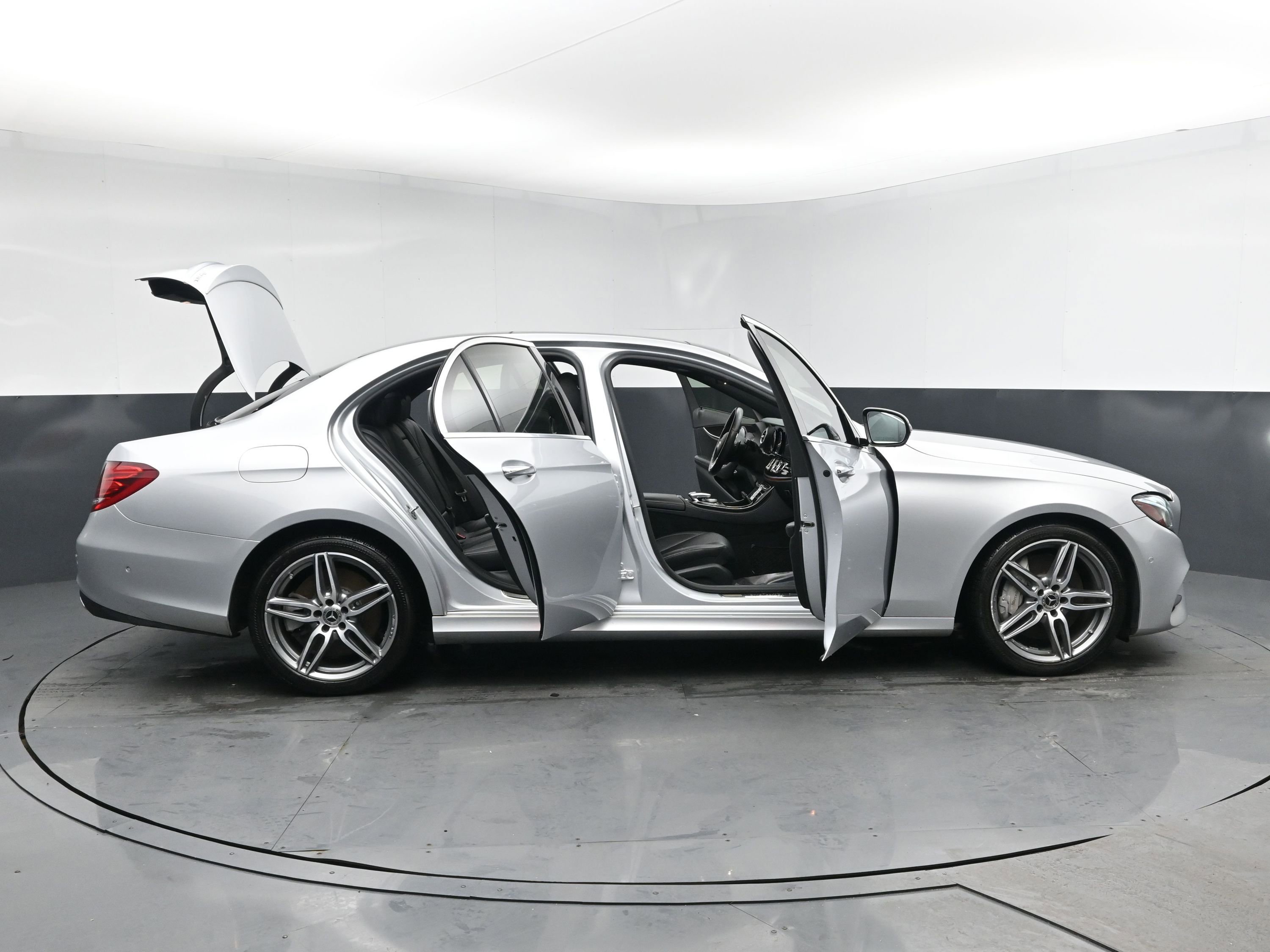 Used 2019 Mercedes-Benz E 450 4MATIC Sedan w/ Driver Assistance Package image 27