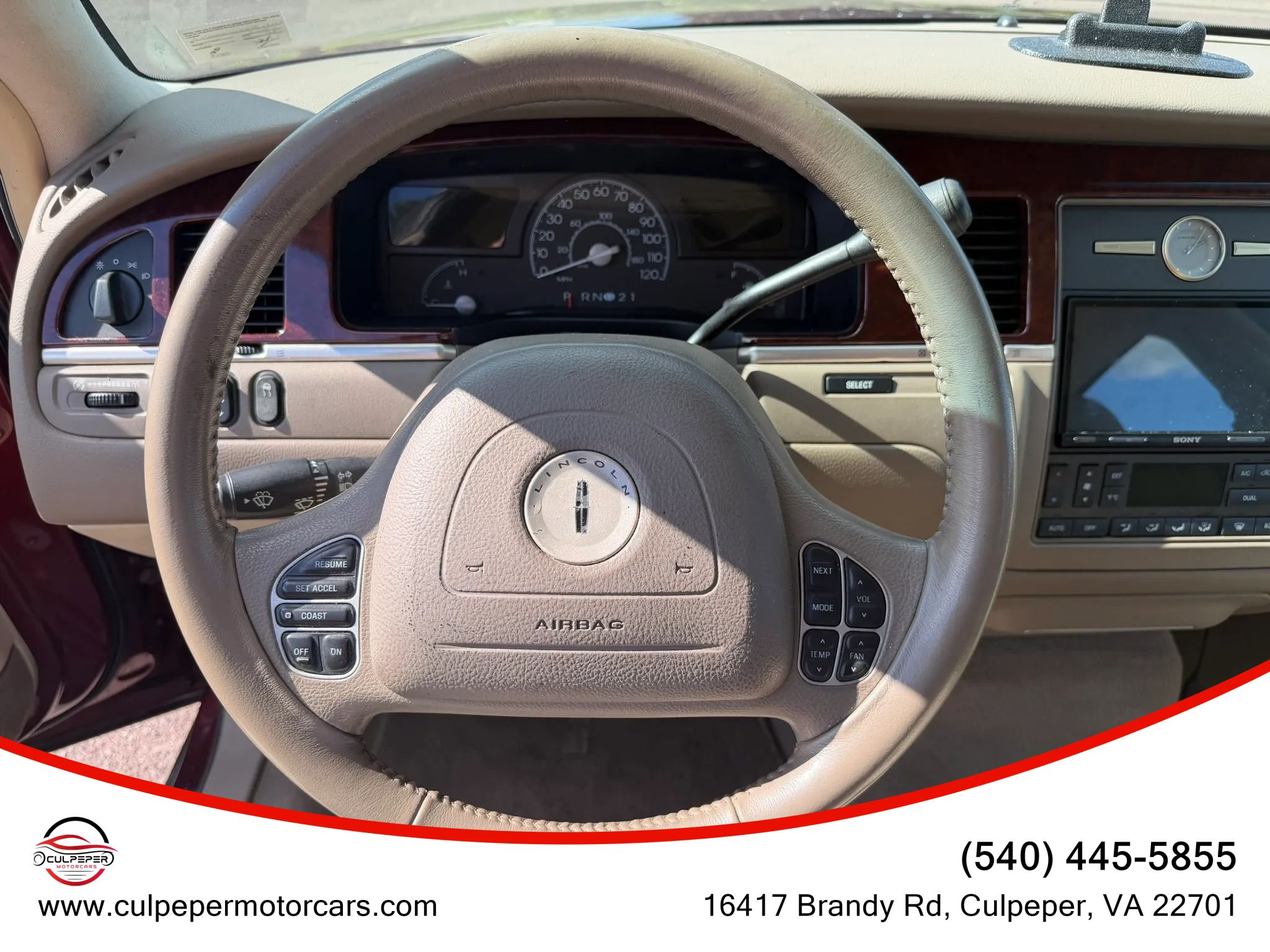 Used 2004 Lincoln Town Car Signature RWD image 16