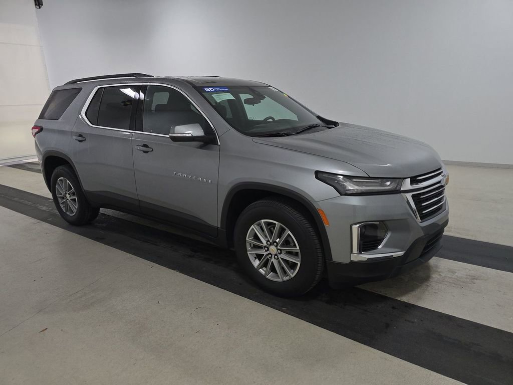 Used 2023 Chevrolet Traverse LT image 1