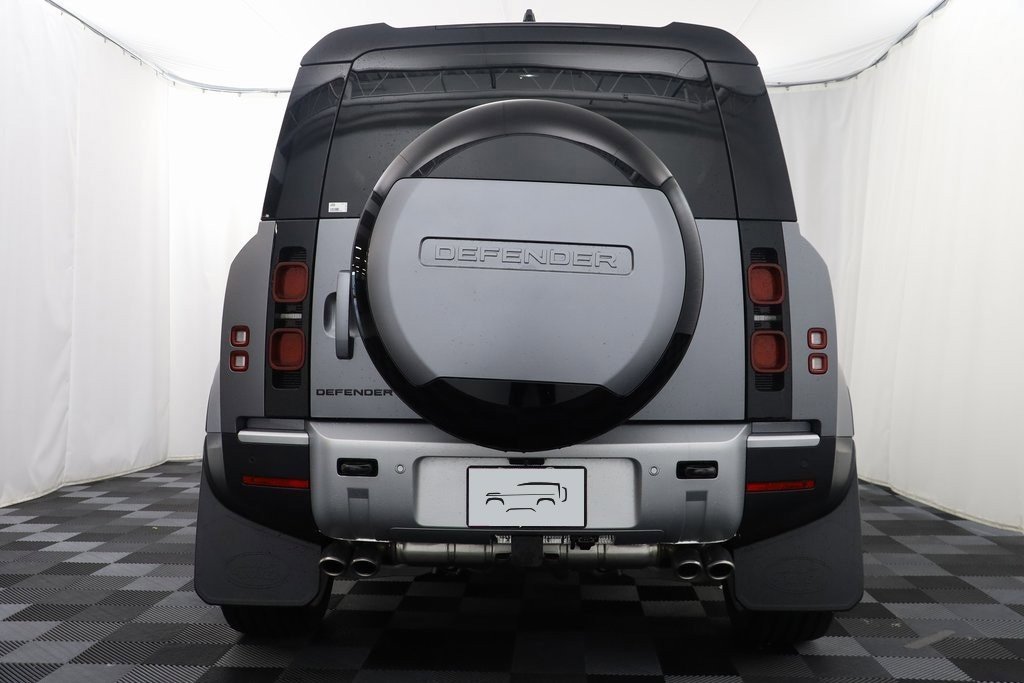 New 2024 Land Rover Defender 110 SE image 3
