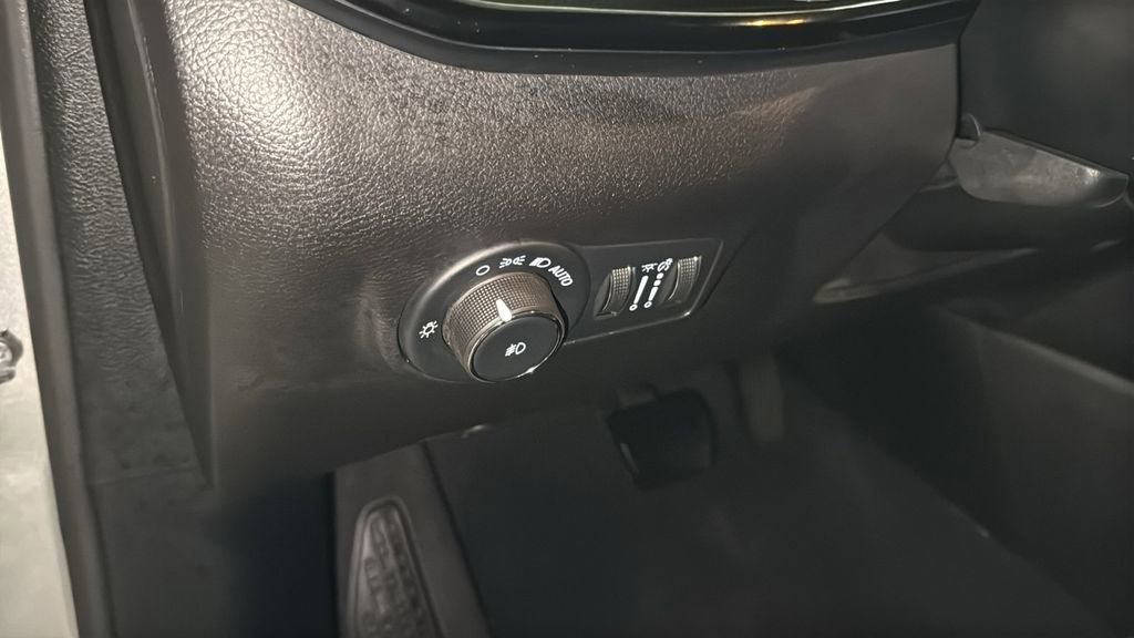 Used 2025 Jeep Compass Latitude w/ Altitude Special Edition image 23