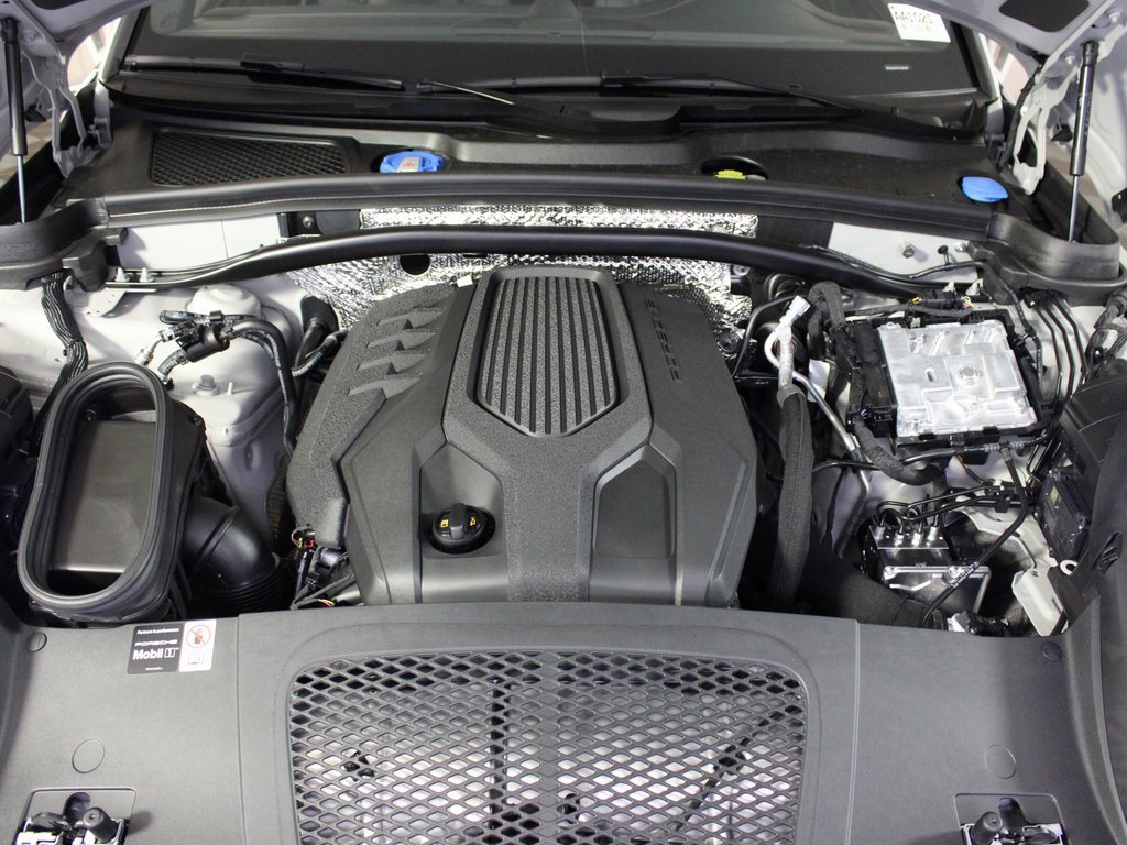 Used 2026 Porsche Macan image 40