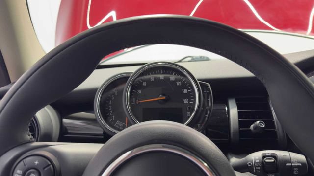 Used 2019 MINI Cooper 4-Door Hardtop w/ Signature Upholstery Package FWD image 27