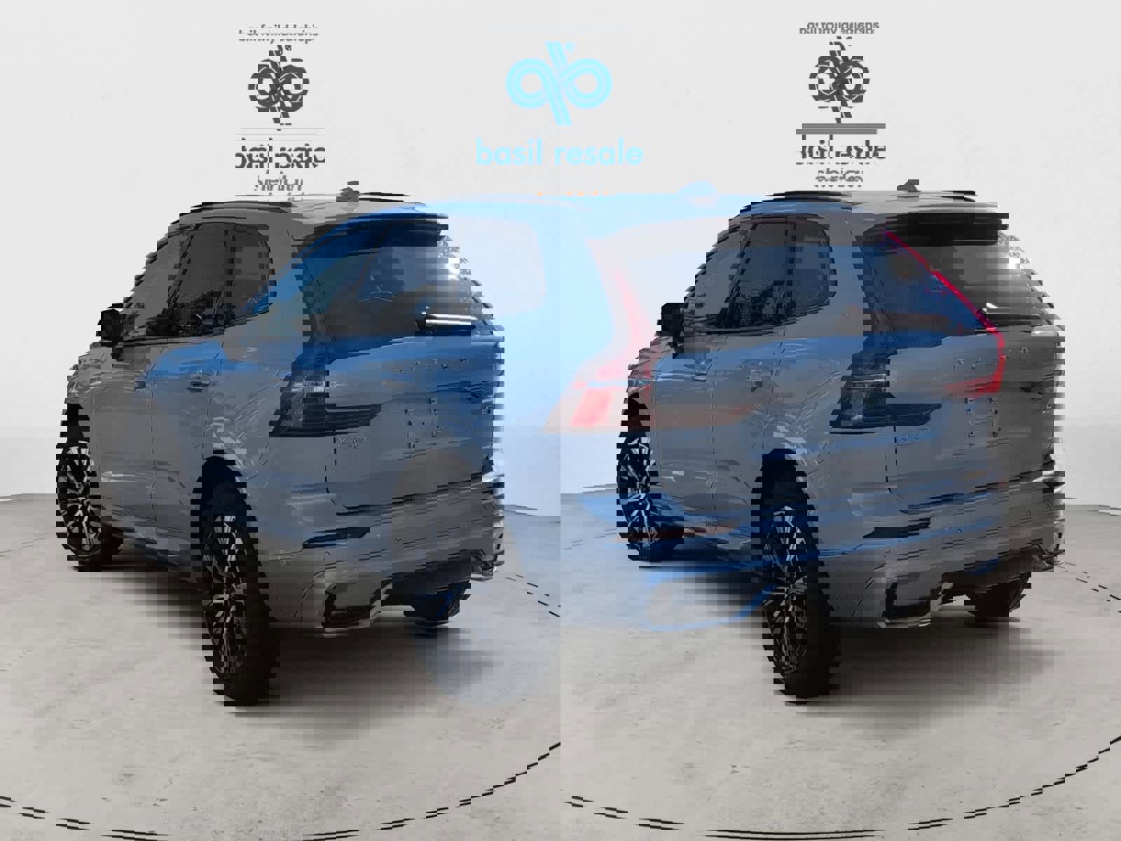 Used 2025 Volvo XC60 B5 Plus image 4