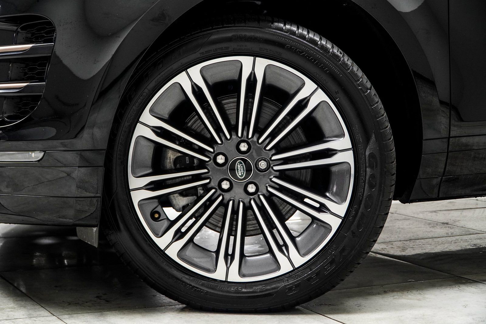 Used 2024 Land Rover Range Rover Evoque Dynamic SE image 6