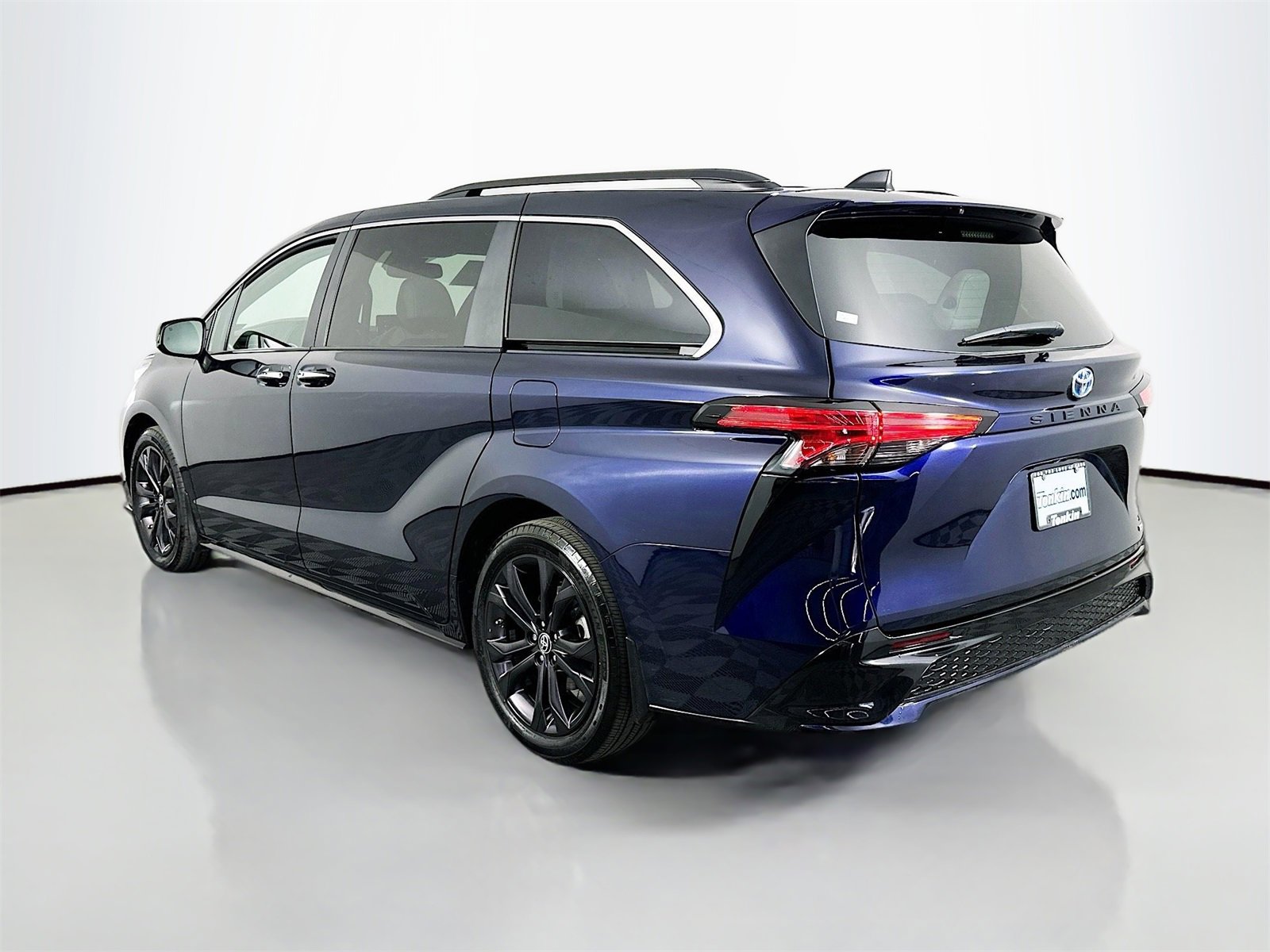 Used 2022 Toyota Sienna XSE image 5