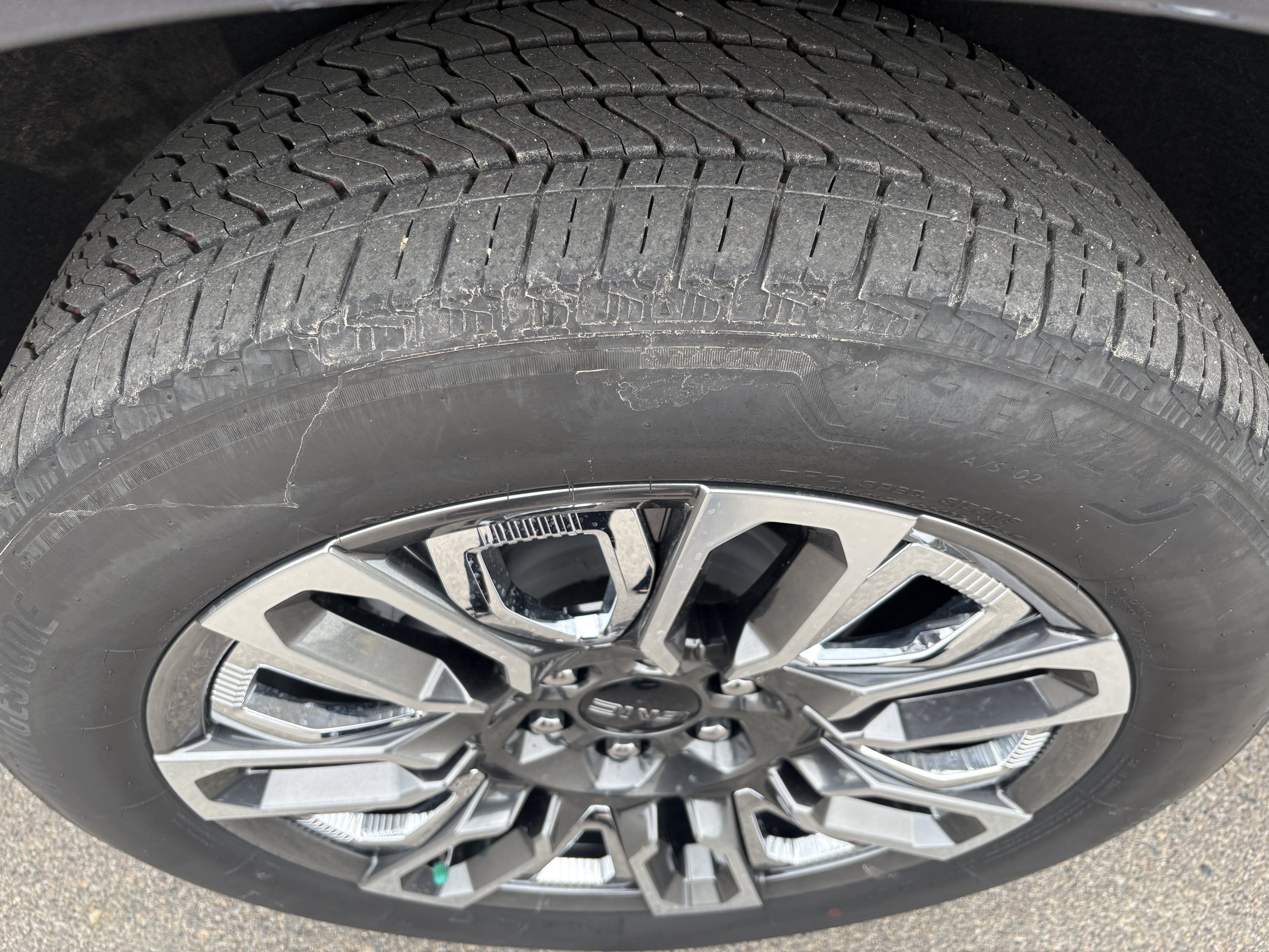 Used 2025 GMC Yukon XL Denali Ultimate AWD/4WD image 16