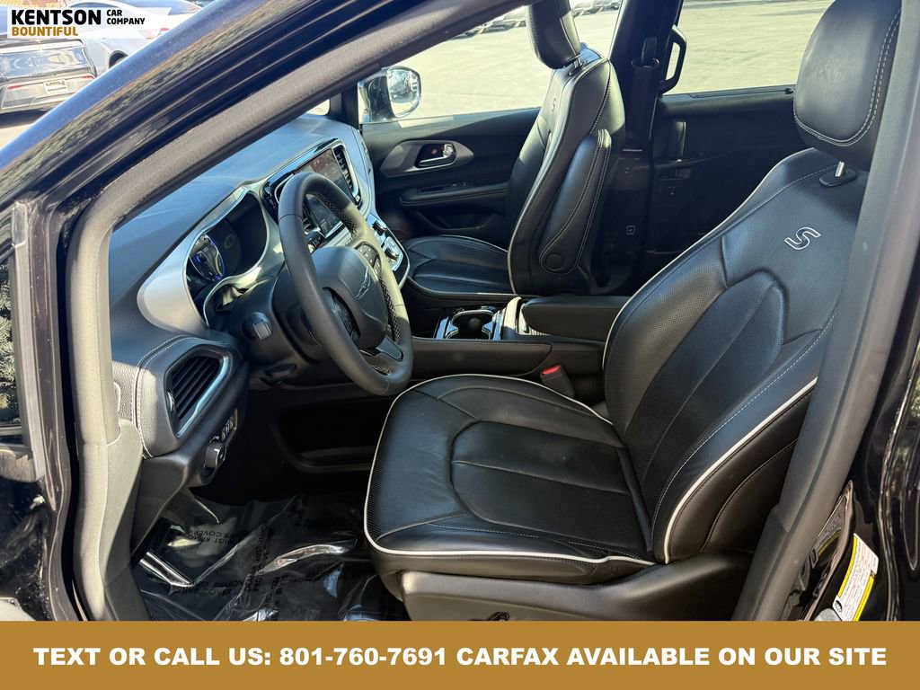 Used 2025 Chrysler Pacifica Limited image 27