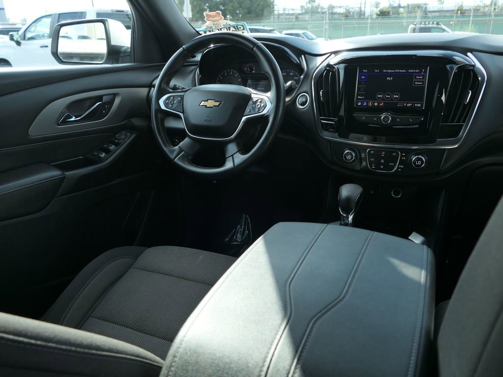 Used 2023 Chevrolet Traverse LT image 24