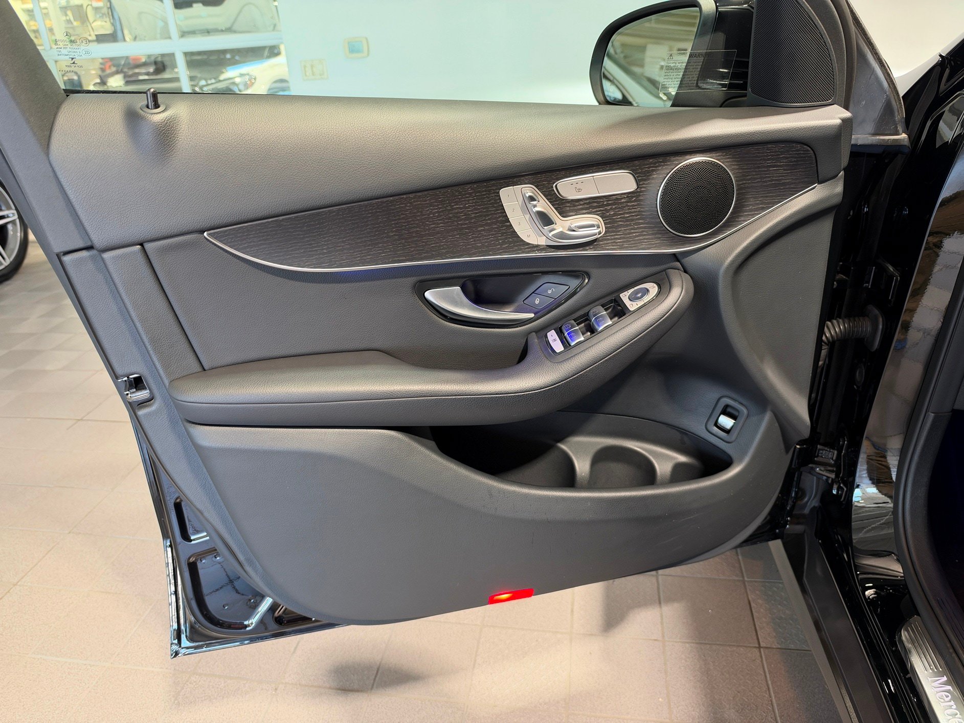 Used 2022 Mercedes-Benz GLC 300 4MATIC image 11
