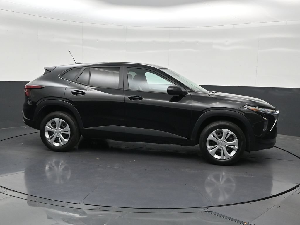 Used 2024 Chevrolet Trax LS FWD image 7