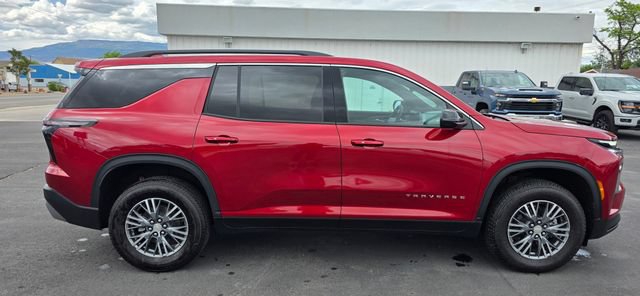 Used 2025 Chevrolet Traverse LT FWD image 6