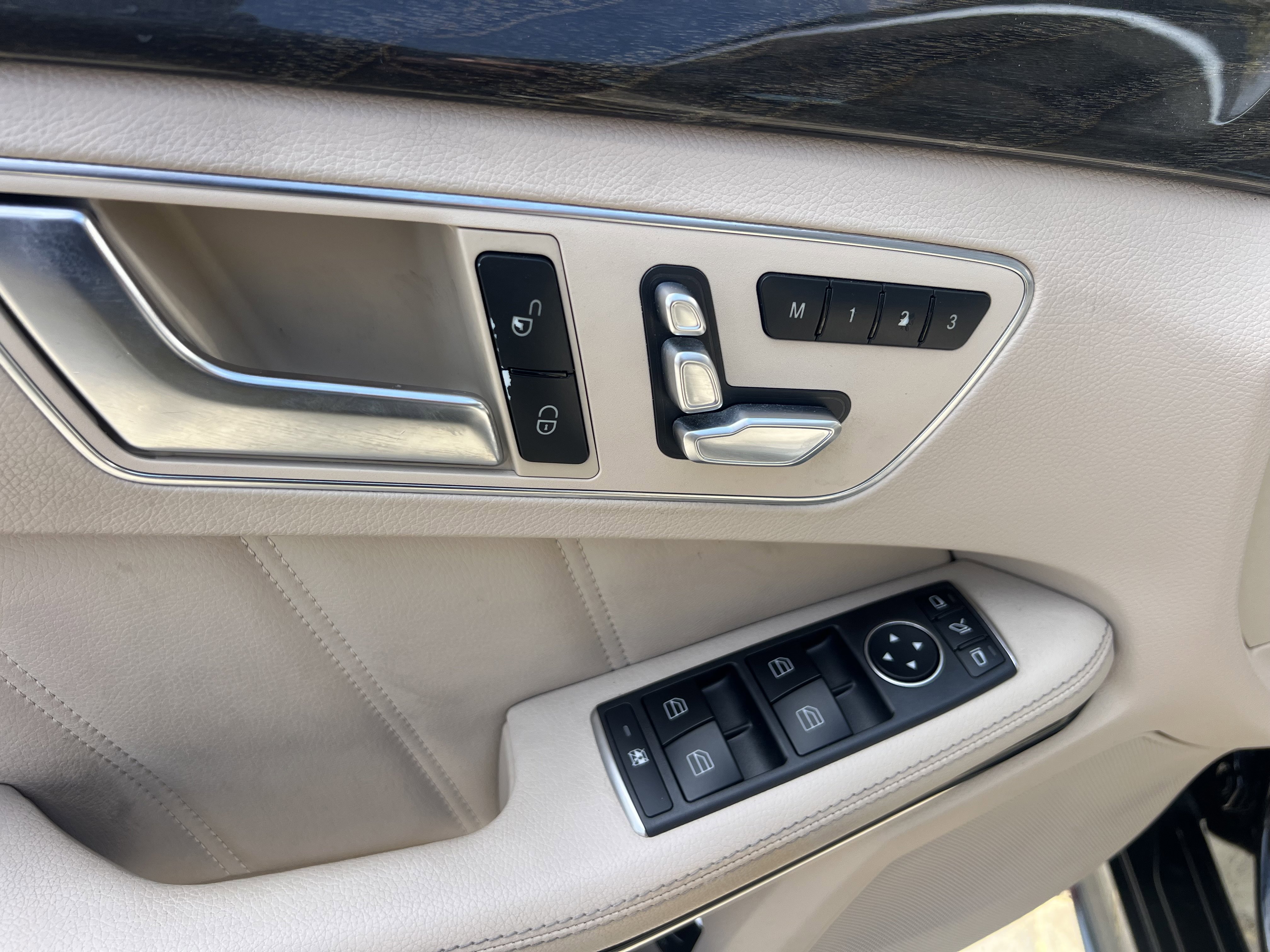 Used 2015 Mercedes-Benz E 400 Sedan w/ Driver Assistance Package image 14