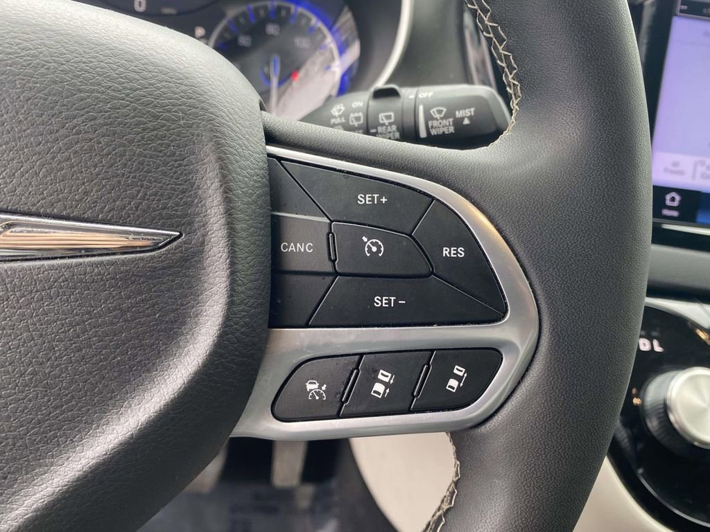Used 2024 Chrysler Pacifica Touring-L image 20