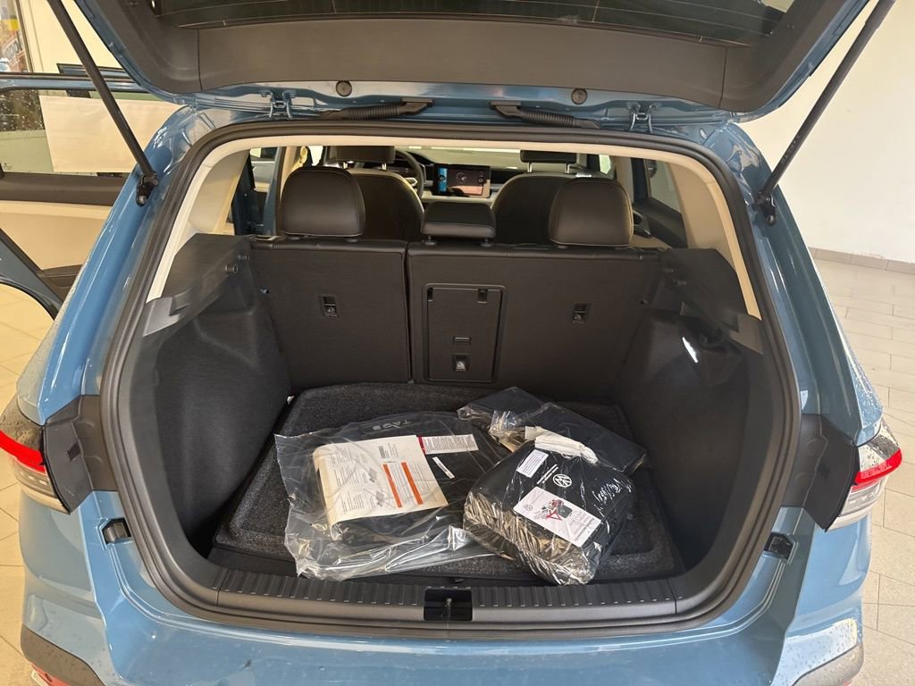 New 2025 Volkswagen Taos SE image 16