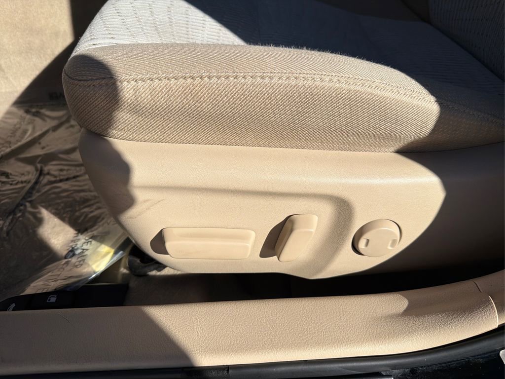 Used 2012 Toyota Camry XLE w/ Convenience Pkg image 20