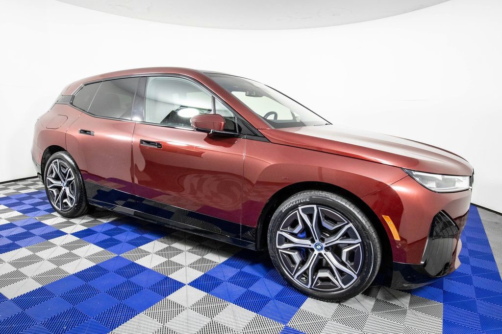 Used 2022 BMW iX xDrive50 w/ Sport Package image 3