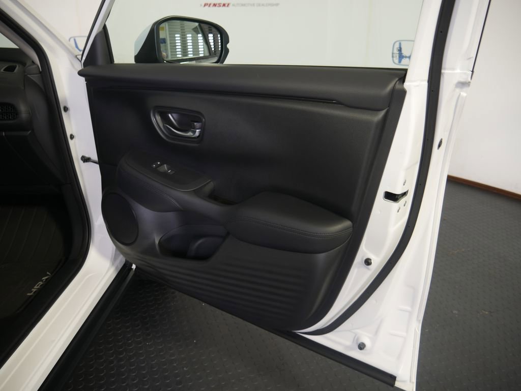 Used 2023 Honda HR-V LX image 5