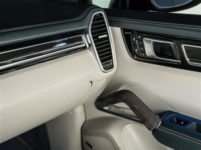 Certified 2023 Porsche Cayenne Turbo S AWD/4WD image 31
