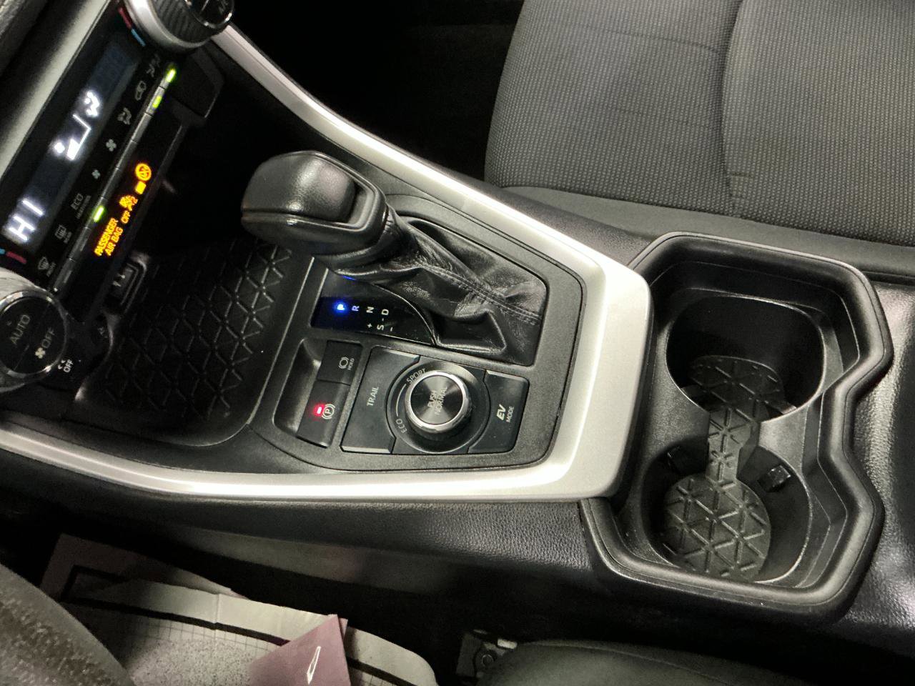 Used 2019 Toyota RAV4 LE AWD/4WD image 15