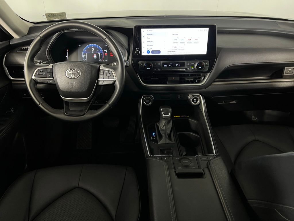 Used 2025 Toyota Grand Highlander AWD image 11