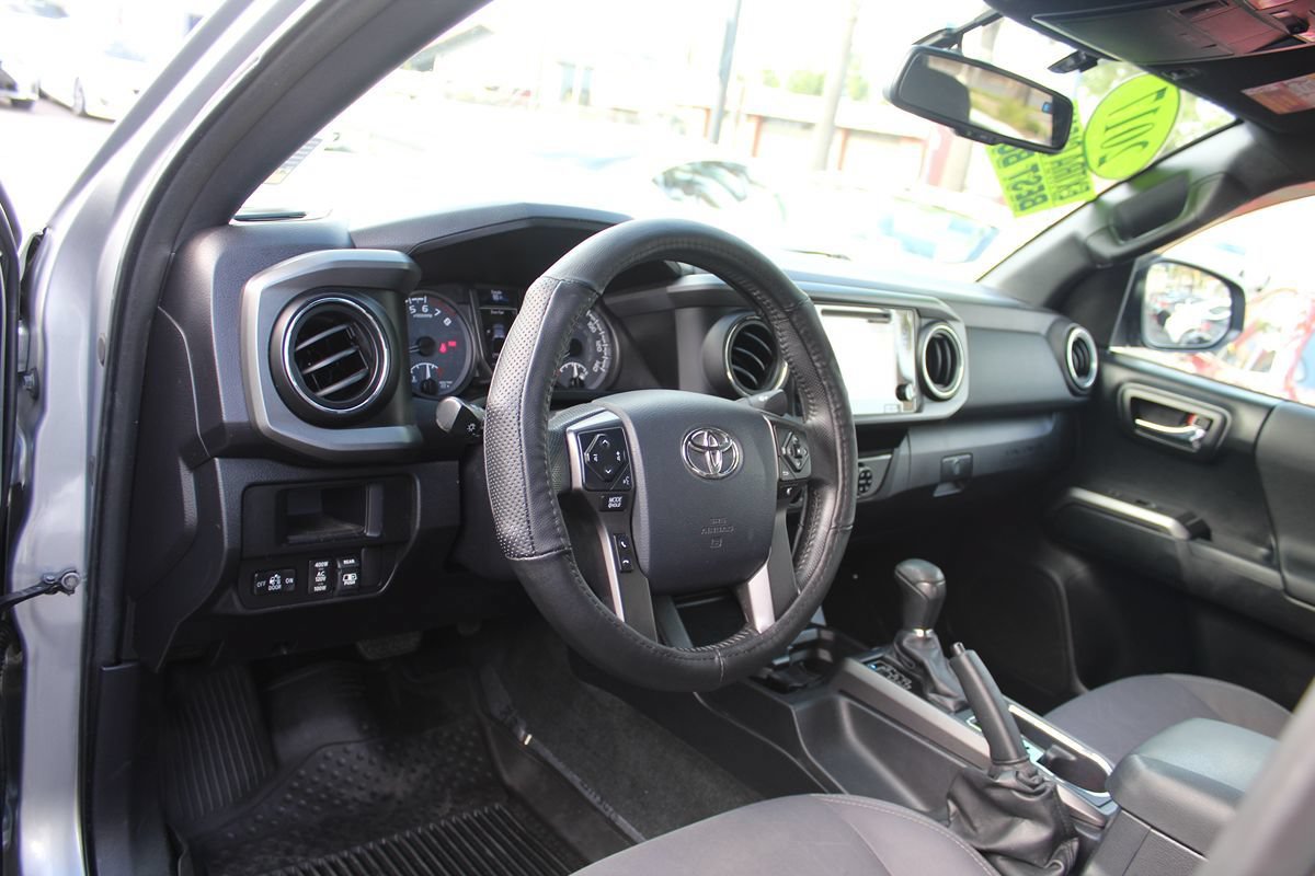 Used 2017 Toyota Tacoma TRD Sport w/ Tow Package RWD image 19