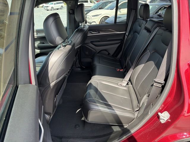 Used 2025 Jeep Grand Cherokee Limited AWD/4WD image 19