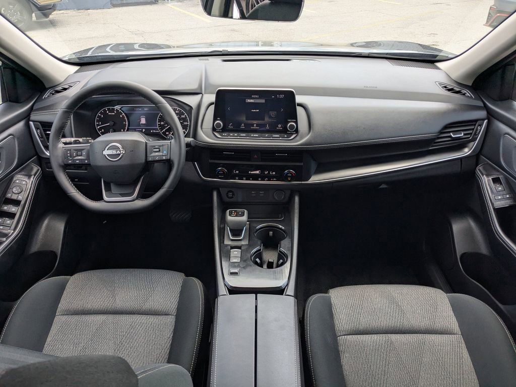 Used 2025 Nissan Rogue SV FWD image 15