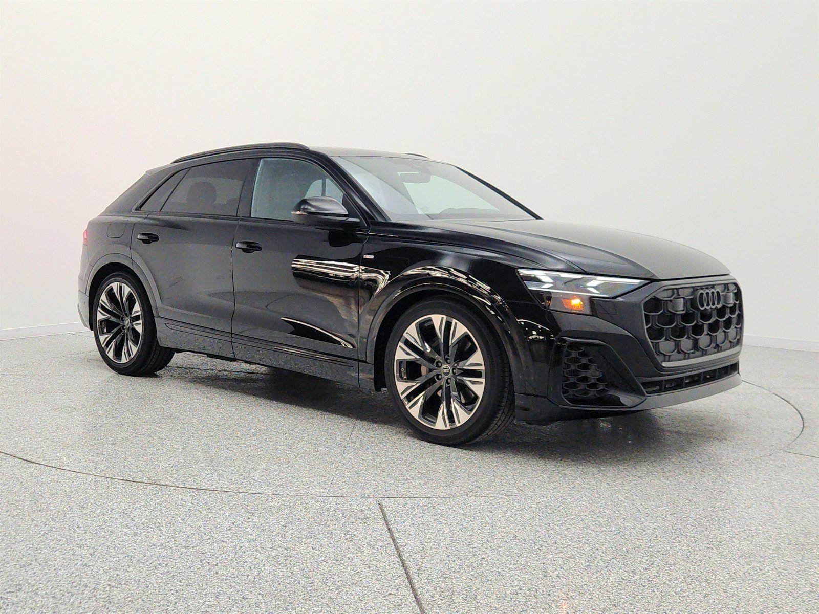 Used 2025 Audi Q8 Prestige w/ Prestige Package AWD/4WD image 3