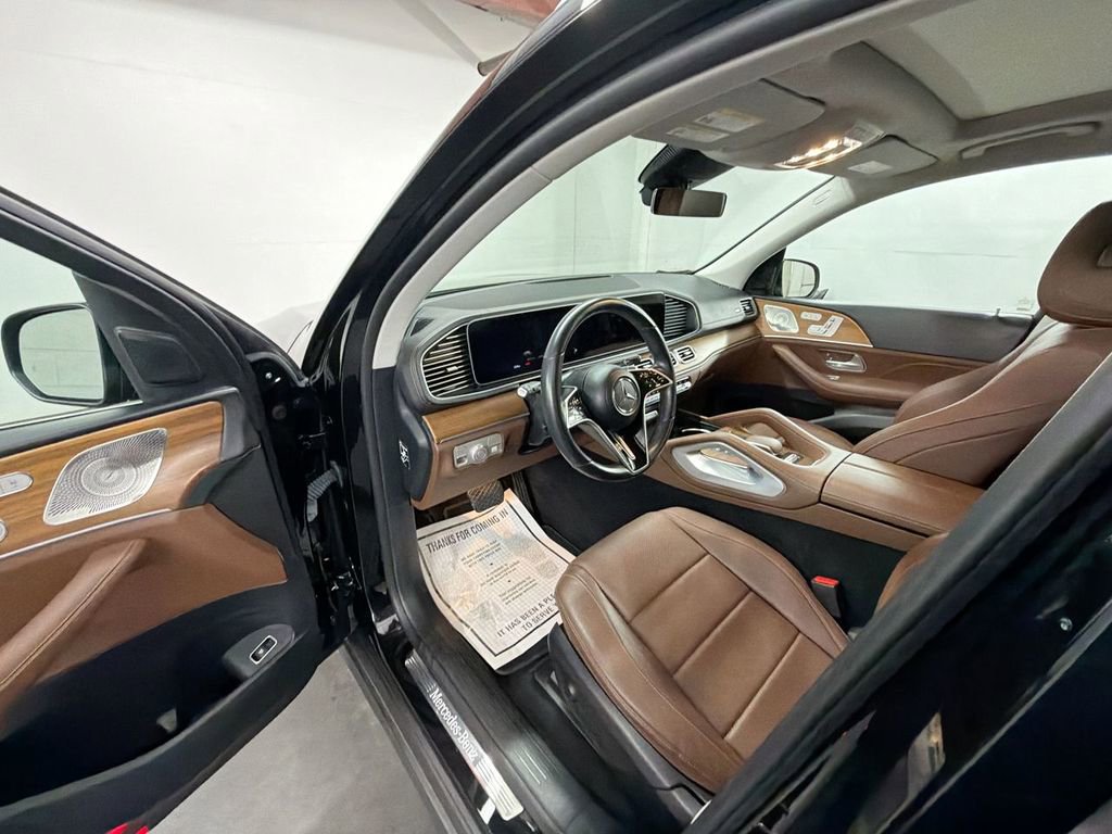 Used 2024 Mercedes-Benz GLS 450 4MATIC image 10