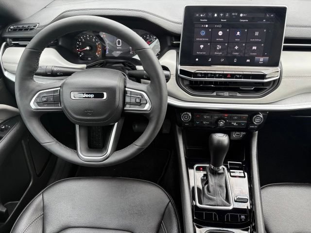 Used 2025 Jeep Compass Limited AWD/4WD image 3