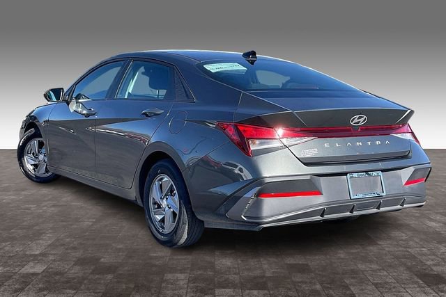 Used 2024 Hyundai Elantra SE image 12