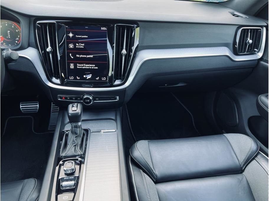 Used 2019 Volvo S60 T5 R-Design image 29