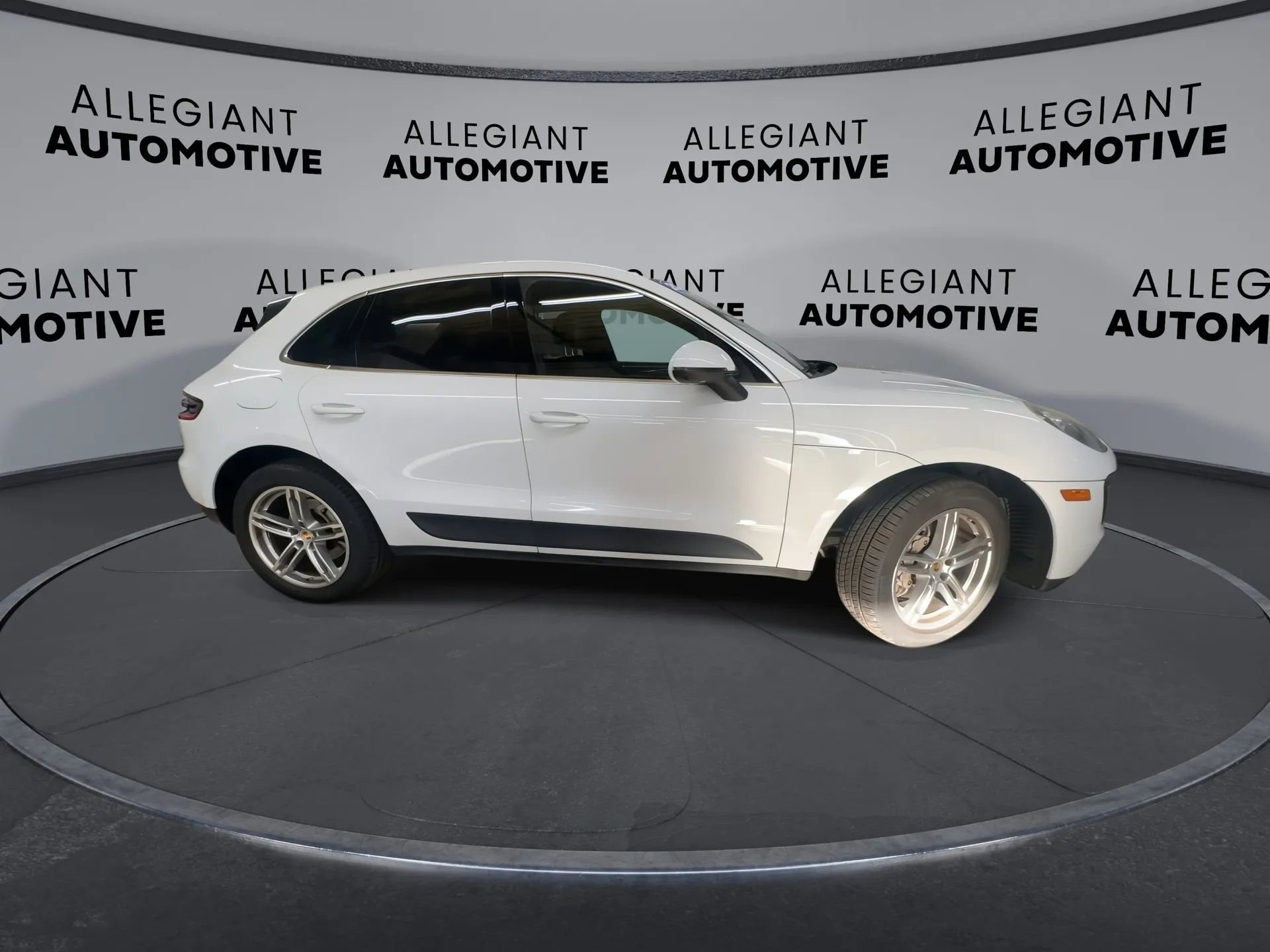 Used 2017 Porsche Macan S image 11