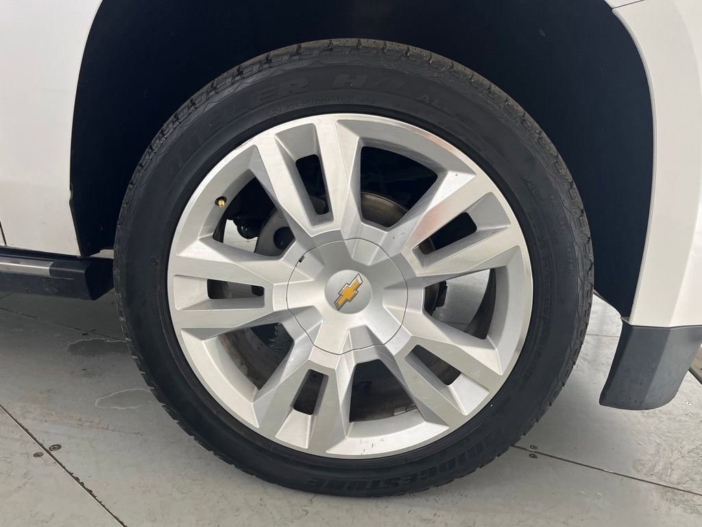 Used 2019 Chevrolet Suburban Premier AWD/4WD image 16
