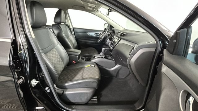 Used 2020 Nissan Rogue Sport SV w/ Technology Package AWD/4WD image 30