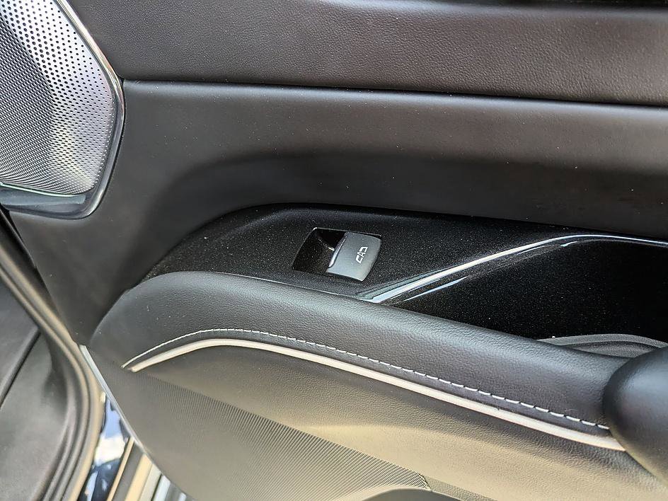 Certified 2024 Cadillac Escalade Premium Luxury Platinum image 41