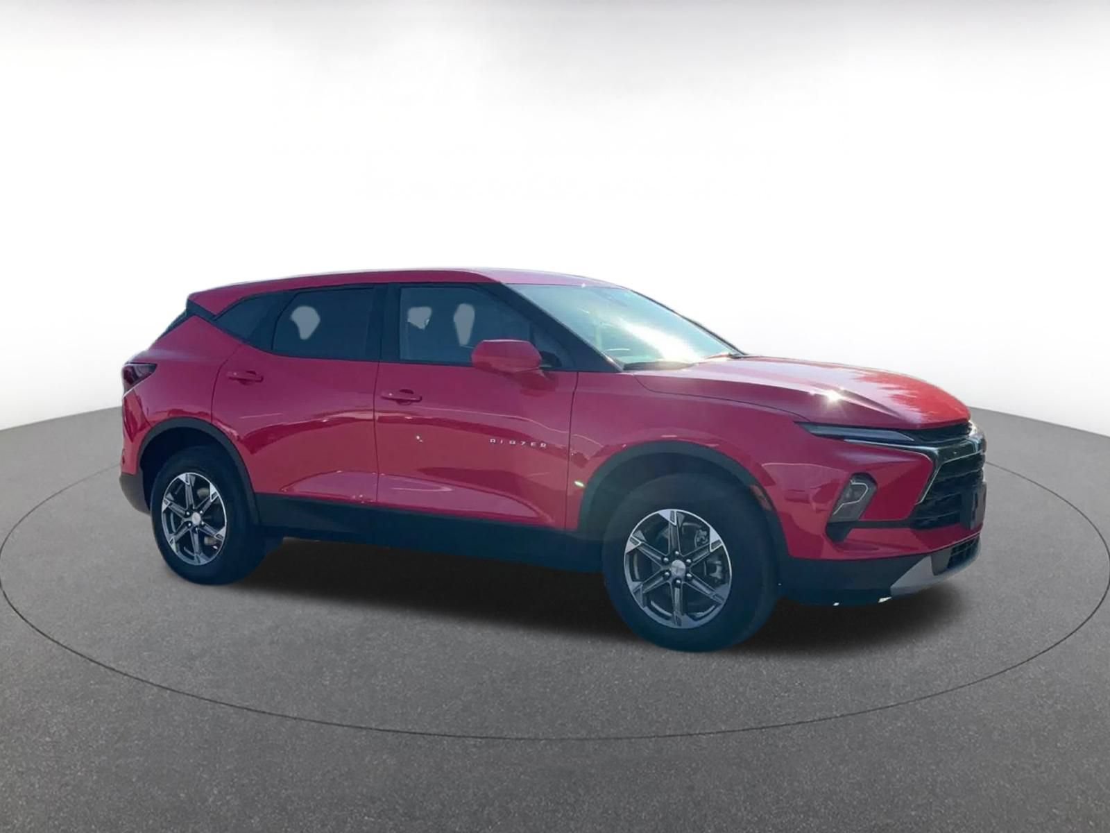 Used 2026 Chevrolet Blazer LT FWD image 2
